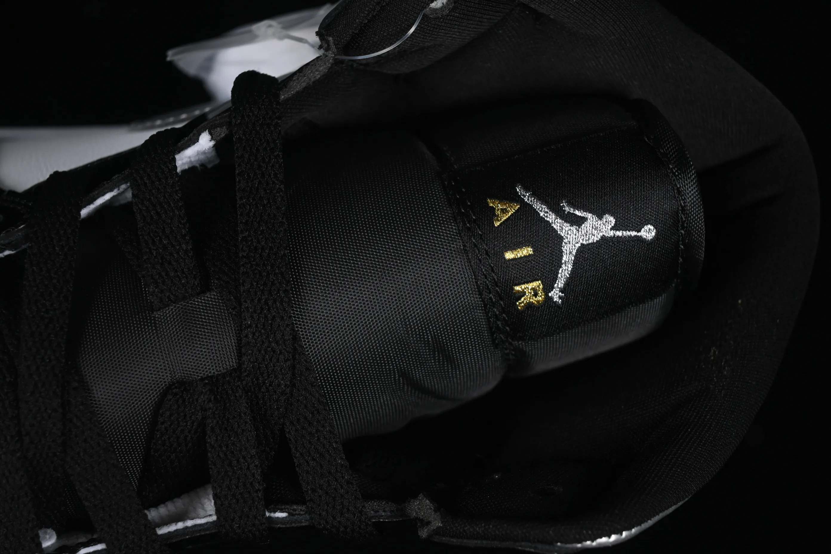 All categories Air Jordan Jordan series basketball shoes Air Jordan 1 Mid Air Jordan 1 Mid AJ1 Joe 1 white, black and silver color Zhongbang basketball shoes HV0789-010